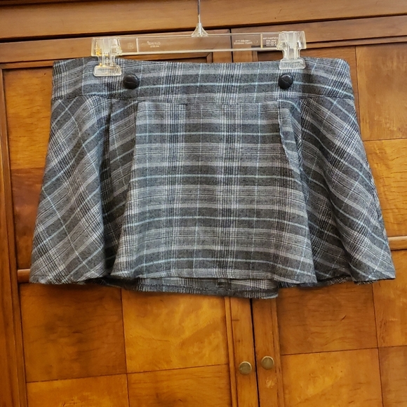Wet Seal Dresses & Skirts - WET SEAL GRAY-PLAID MINI SKIRT SIZE M